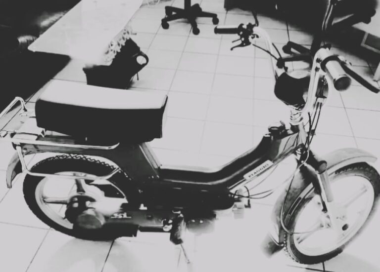 ANNI ’70 E ’80 FOLIGNO TARGATO “PIAGGIO”