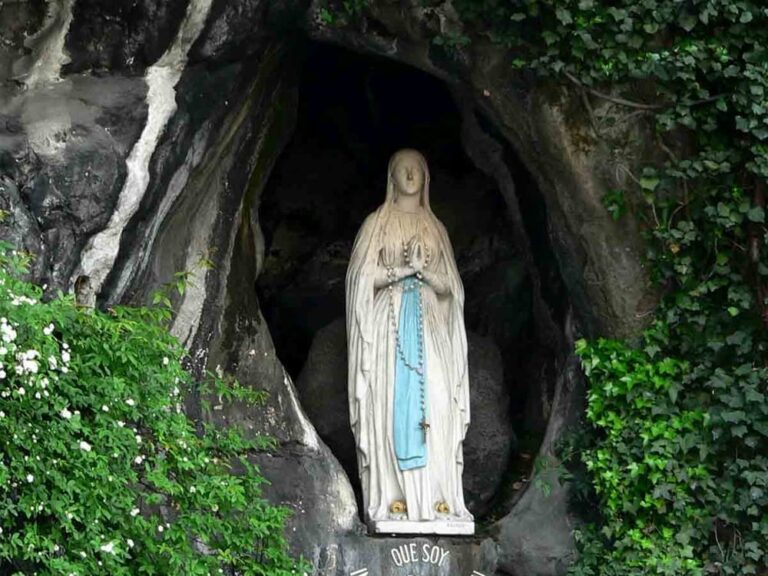 LA MADONNA DI LOURDES GIUNGE A FOLIGNO: UN’ESPERIENZA DI FEDE E SOLIDARIETÀ